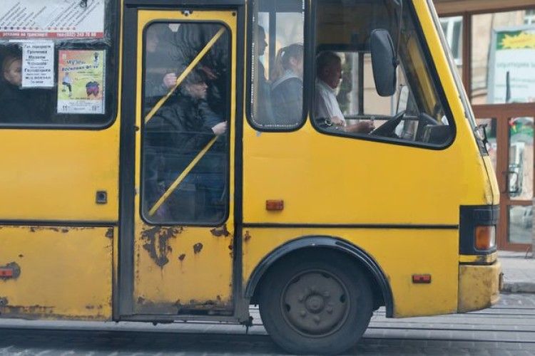 За результатами перевірки, третина автобусів та маршруток не мають права виїжджати на дорогу