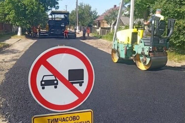 У Ківерцях через аномальну спеку перекрили вулицю з новим асфальтом