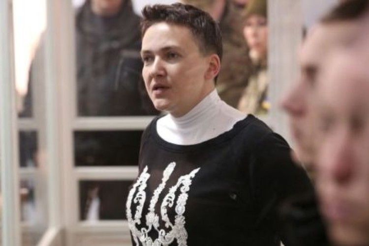 Суд заборонив прокурорам силою взяти в Савченко слину