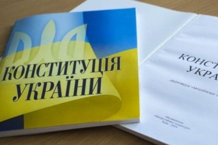 АМУ закликає відхилити проєкт змін до Конституції щодо децентралізації. Луцькі самоврядці «за»