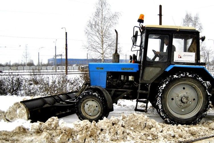 Украв трактор, щоб… розчистити сніг
