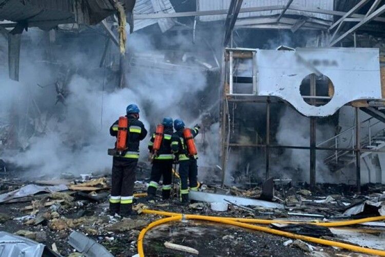 Ворог 12 ракетами атакував Запоріжжя: загинула людина (Фото, відео)