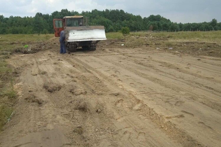 В курортній зоні на Волині намагаються дати раду стихійним смітникам