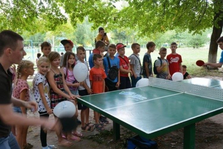 У десятьох луцьких дворах встановили тенісні столи