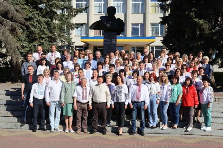 У Горохівській мерії День вишиванки зустрічають у національному вбранні (Фото)