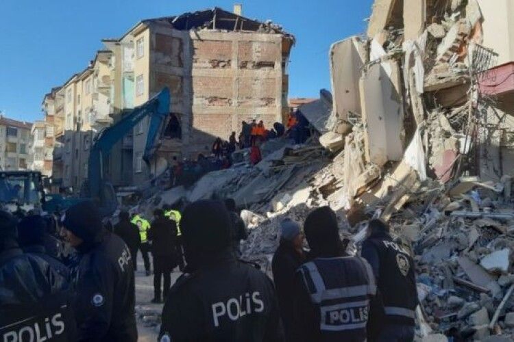 21 людина загинула, понад тисяча поранених від землетрусу в Туреччині