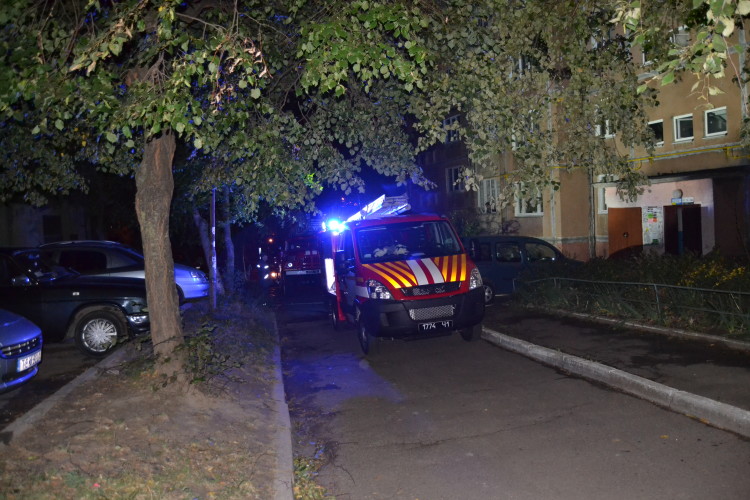 У Рівному рятувальники вивели 15 людей із задимленної багатоповерхівки