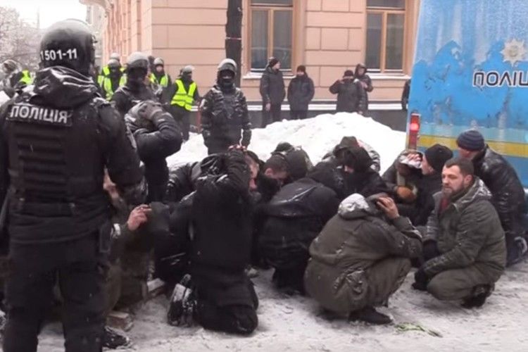 Поліція проводить слідчі дії біля ВР (Відео)