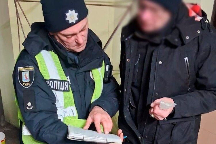 У Києві охоронець паркінгу не впускав містян в укриття під час атаки