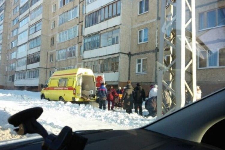 20-річний рівнянин випав з вікна багатоповерхівки, намагаючись привітати друзів з Новим роком