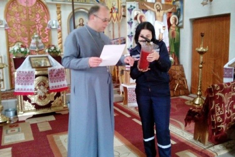 У Любомлі рятувальники сходили до церкви, - не тільки помолитись
