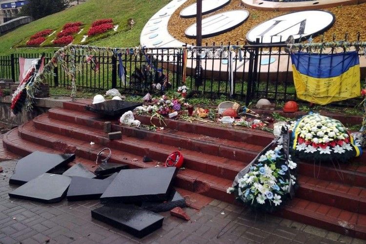 Вандал, який розбив пам’ятник Героям Небесної сотні, отримав 4 місяці тюрми