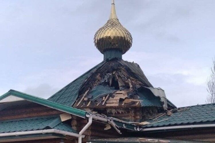 Російський снаряд влучив у церкву в Рубіжному: поранено двох священників
