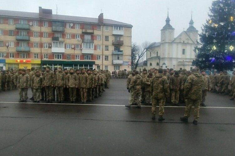 У Володимирі-Волинському розпочалася урочиста зустріч воїнів 14 ОМБР