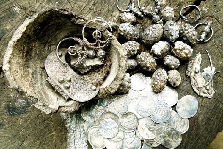 Скарб X століття: як арабське срібло та прикраси слов’ян опинилися поблизу Луцька