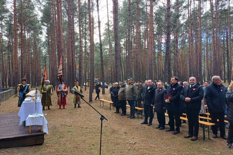 На Волині напередодні Дня незалежності Польщі вшанували полеглих у бою польських легіонерів 