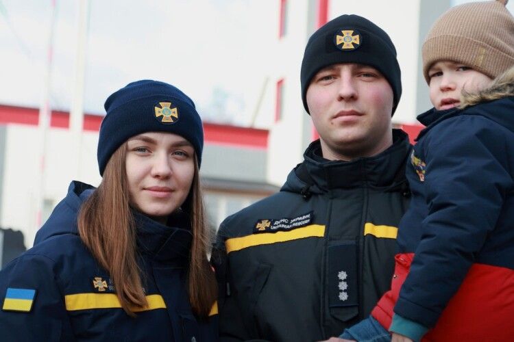 Молода сім'я рятувальників, яка втекла з Луганщини від війни, служить на Волині