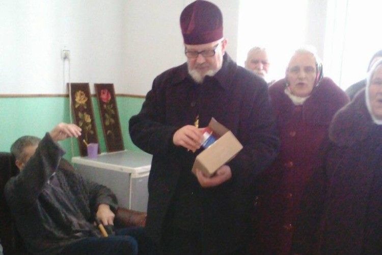Різдвяні вітання та подарунки для одиноких камінь-каширців