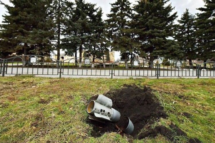 Харківщина: росіяни вдарили по ринку, є поранені, зокрема дитина (Відео)