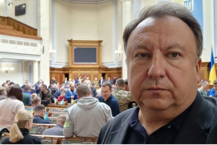 «Вилучення російської мови з українських паспортів – це точкова, але дуже важлива ініціатива»