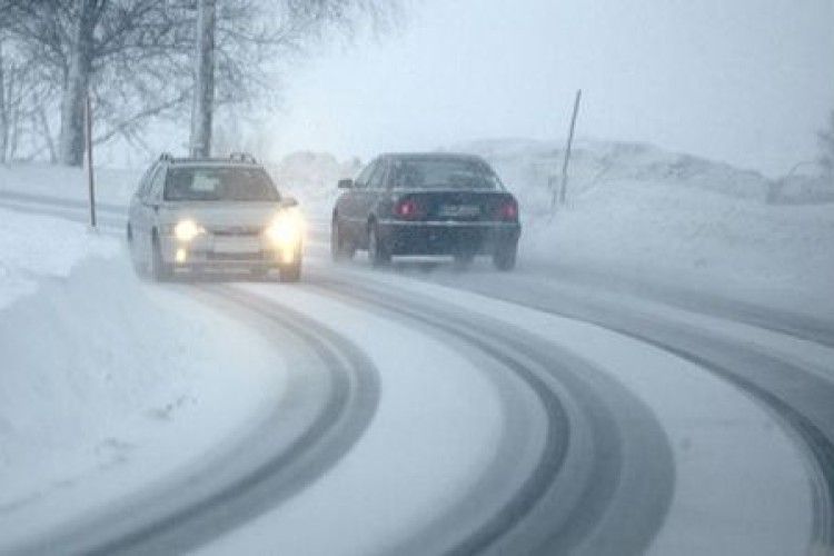 Водіїв попередили про засніжені дороги у чотирьох областях