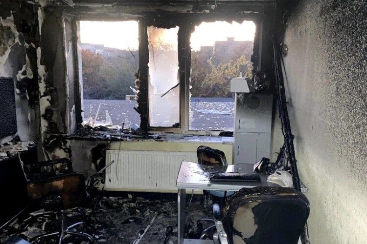 У Рівному сталась пожежа в готелі. В ДСНС заявили про п’ятьох врятованих людей