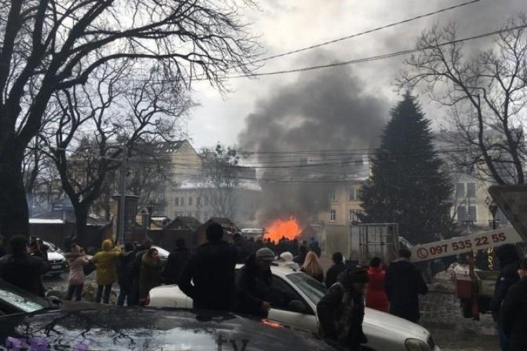 На різдвяному ярмарку в центрі Львова стався вибух (фото+відео)