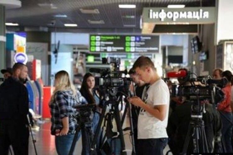 У київському аеропорту чекають звільнених Росією українців