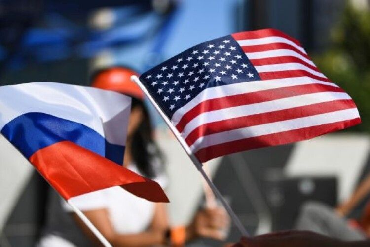 Російські олігархи ховають своє майно від санкцій
