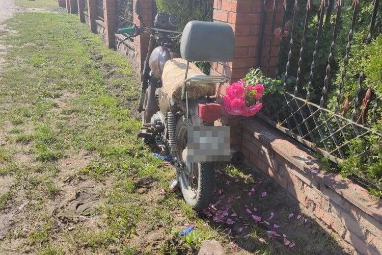На Волині мотоцикліст вилетів на бордюр і потрапив у реанімацію