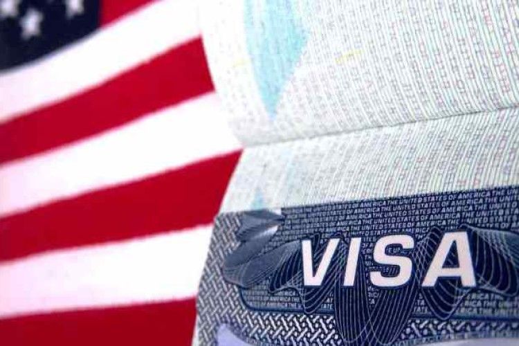 США майже повністю припинили видачу віз росіянам
