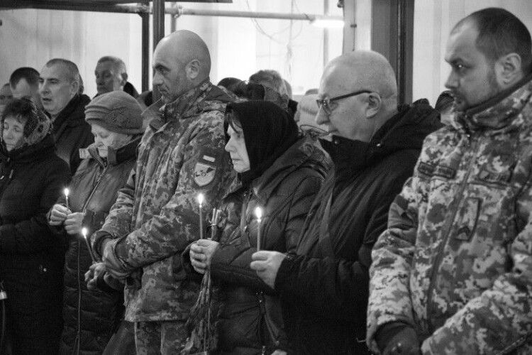 Луцьк у жалобі: в останню дорогу провели Героя Олега Круковця (Фото)