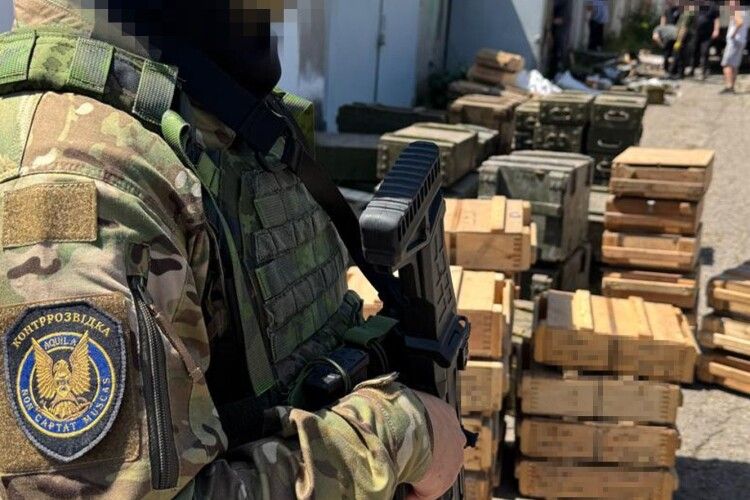 У Харкові викрили масштабний схрон зброї, який ворог ховав для диверсійних груп