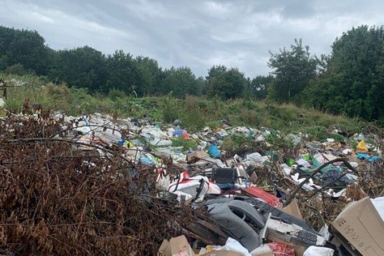 У громаді на Волині виявили незаконне звалище відходів