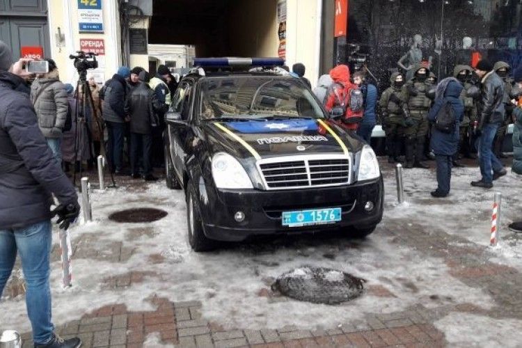 Під судом, куди привезли Саакашвілі, збираються активісти 