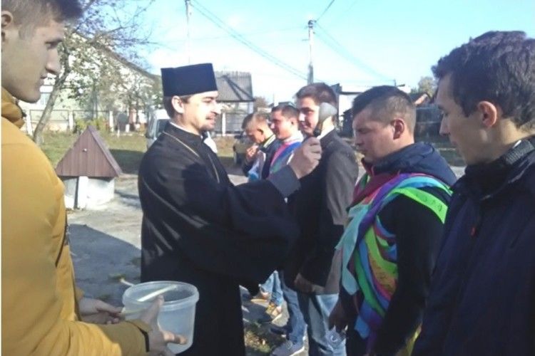 Священик благословив призовників на добру службу