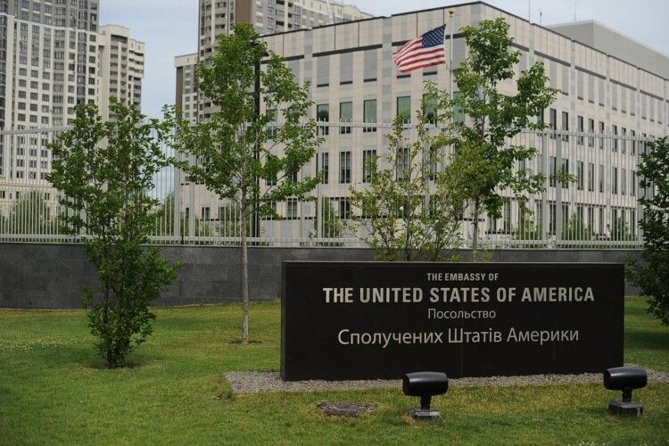 Після нападу на Порошенка посольство США засудило прояви насильства до опонентів в Україні