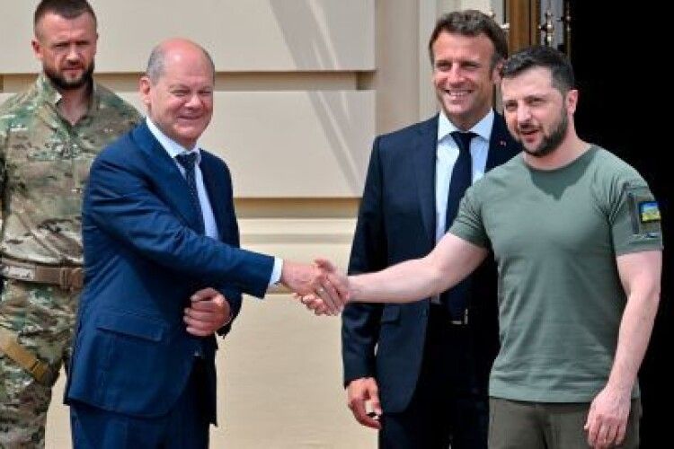 Зеленський зустрінеться з Макроном та Шольцом у Парижі - ЗМІ