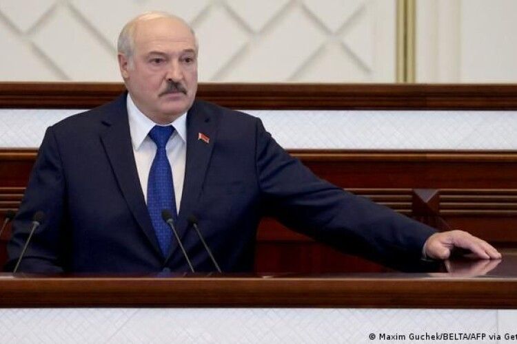 Лукашенка знову атакував маразм: у Білорусі терміново ліквідовують десятки громадських організацій