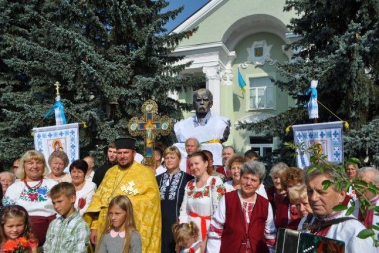 Не тільки в Ковелі, а й і в Устилузі пам’ятник Шевченку був у вишиванці!