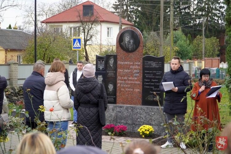 У місті на Волині відкрили пам'ятну дошку загиблим Захисникам