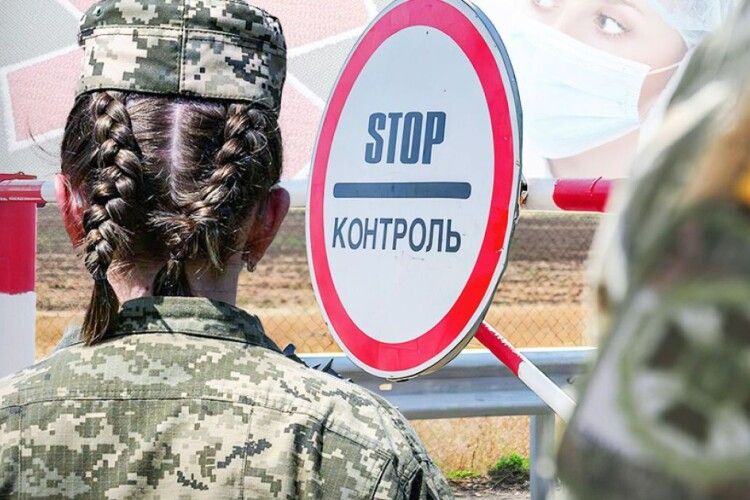 Кабмін скасував усі обмеження на виїзд за кордон для жінок незалежно від посад