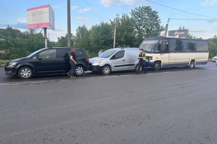 У Луцьку зіштовхнулися три автівки 