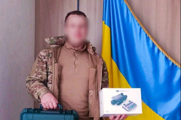 На Волині громада передала захисникам безпілотники (Фото)