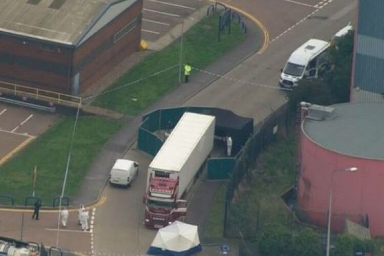 Британська поліція знайшла вантажівку... з 39 трупами