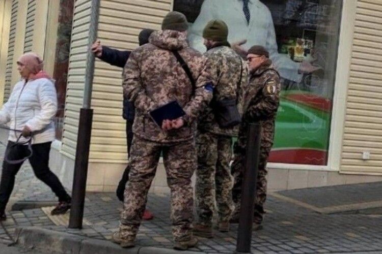 Мобілізація: у селах вигребли майже усіх, у великих містах – картина інша