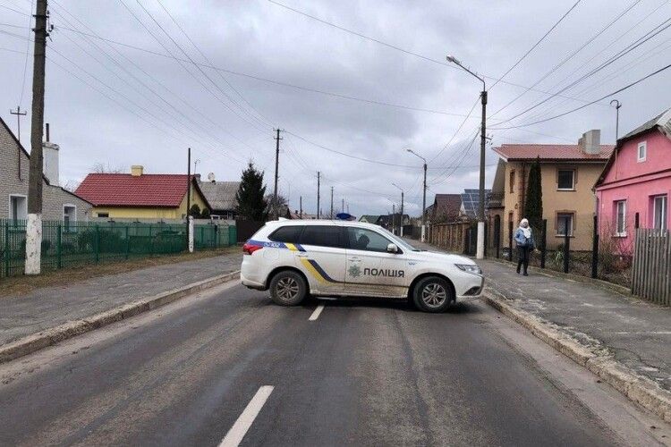 У місті на Волині легковик врізався в бус