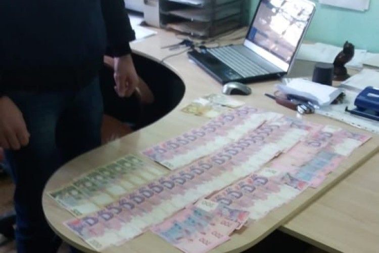 На Волині викрито громадянку, яка намагалася підкупити прокурора