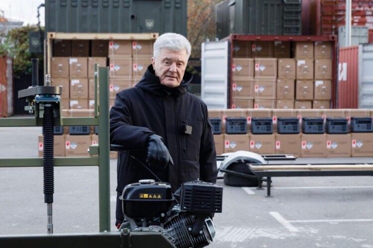 Порошенко підготував для фронту пилорами, шини і зарядні станції на 2 мільйона євро