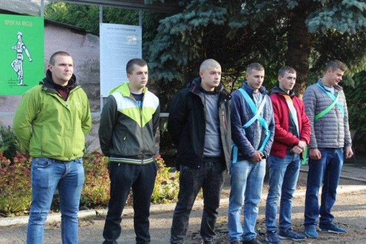 У Любомлі урочисто провели юнаків на строкову службу